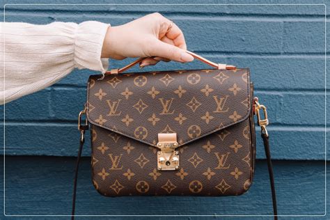 louis vuitton counterfeit.